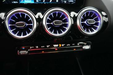 Mercedes EQA 250 — photo 26