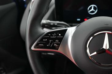 Mercedes EQA 250 — photo 24