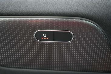 Mercedes EQA 250 — photo 27