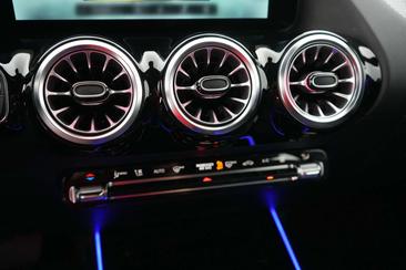 Mercedes EQA 250 — photo 27