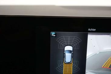 Mercedes EQA 250 — photo 28