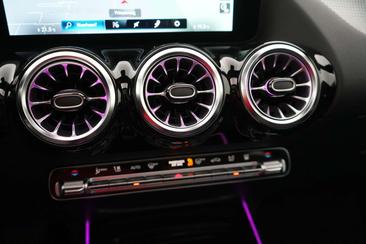 Mercedes GLA 200 — photo 30