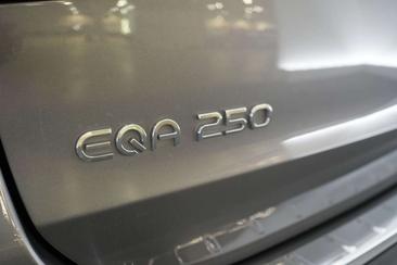 Mercedes EQA 250 — photo 30