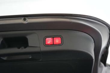 Mercedes EQA 250 — photo 22