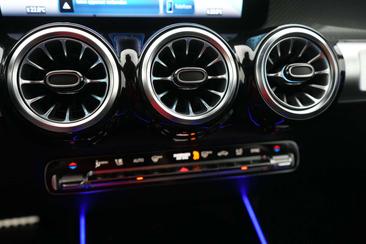 Mercedes GLB 180 D — photo 26
