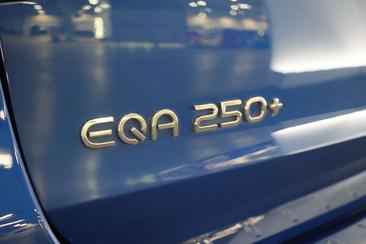 Mercedes EQA 250 — photo 28
