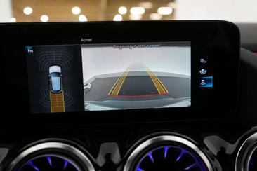 Mercedes EQA 250 — photo 31