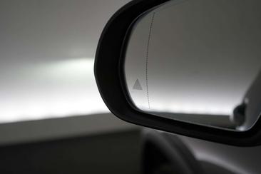 Mercedes EQA 250 — photo 31