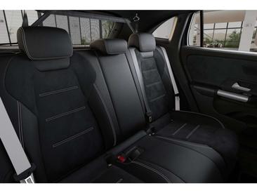 Mercedes GLA 200 — photo 9