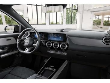 Mercedes GLA 200 — photo 8