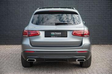 Mercedes GLC 300 E — photo 10