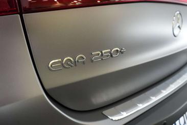 Mercedes EQA 250 — photo 32