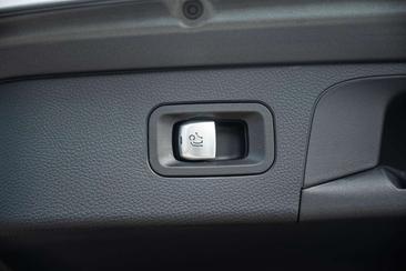 Mercedes GLC 300 E — photo 15