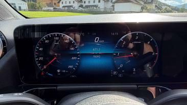 Mercedes GLA 200d — photo 11