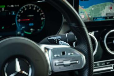 Mercedes GLC 300 E — photo 17