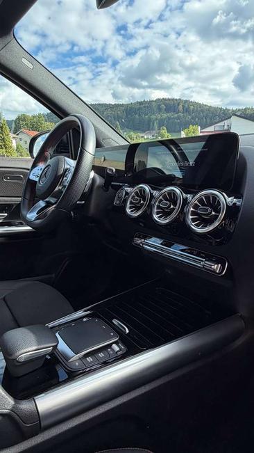 Mercedes GLA 200d — photo 14