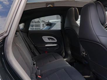 Mercedes CLA Berline 200 — photo 9