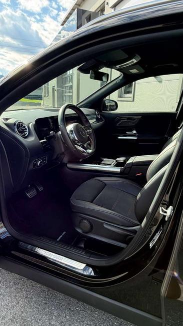 Mercedes GLA 200d — photo 16