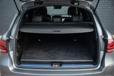 Mercedes GLC 300 E — photo 26