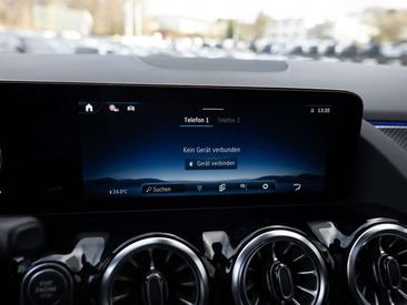 Mercedes GLA 200 — photo 12