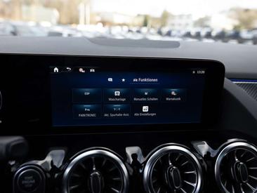 Mercedes GLA 200 — photo 13