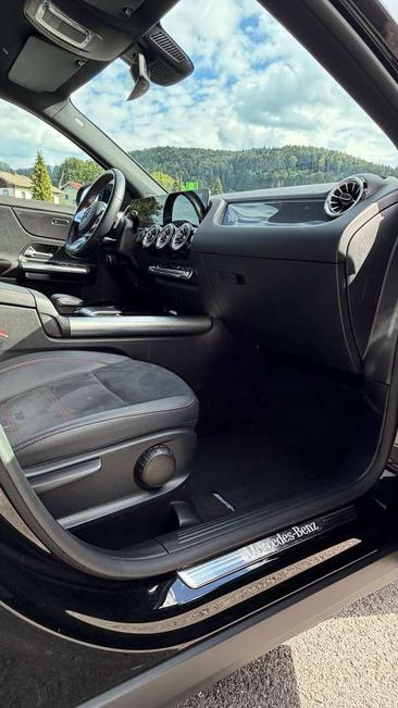 Mercedes GLA 200d — photo 22
