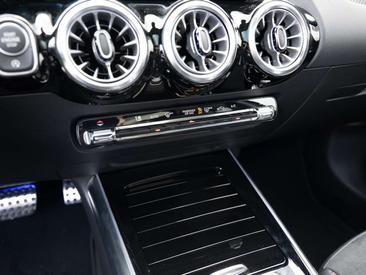 Mercedes GLA 200 — photo 15