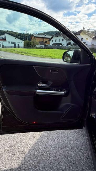 Mercedes GLA 200d — photo 27