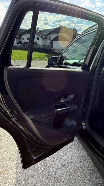 Mercedes GLA 200d — photo 28