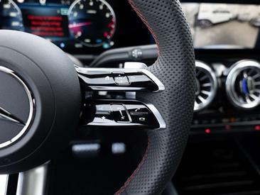 Mercedes GLA 200 — photo 17
