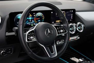 Mercedes GLA 250e — photo 10