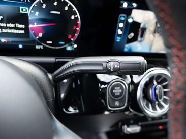 Mercedes GLA 200 — photo 19