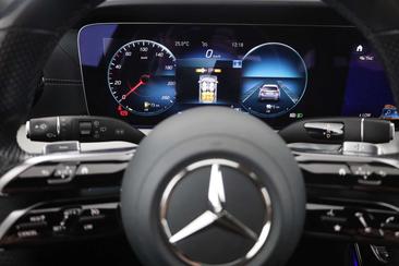 Mercedes Classe E Berline 300 E — photo 16