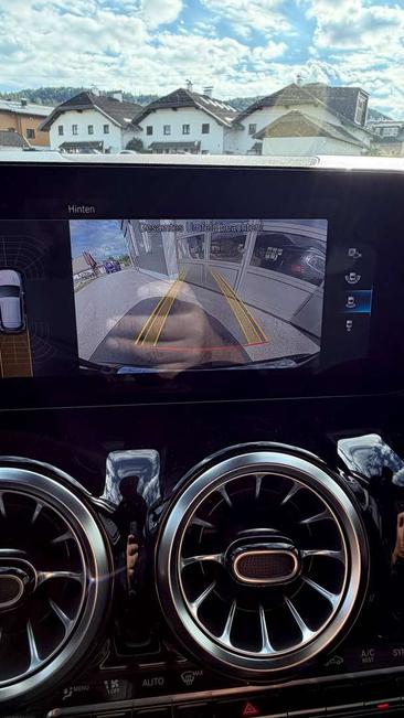 Mercedes GLA 200d — photo 36