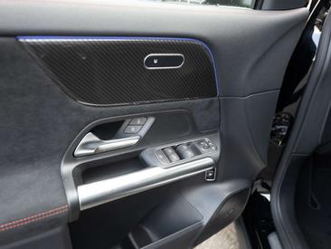Mercedes GLA 200 — photo 23