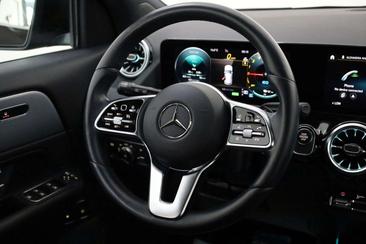 Mercedes GLA 250e — photo 16