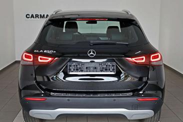 Mercedes GLA 250e — photo 24