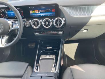 Mercedes GLA 220 — photo 11