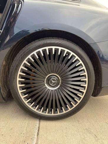 Mercedes EQS 53 — photo 24