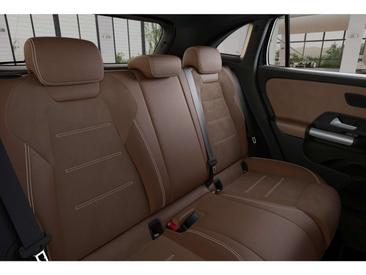 Mercedes GLA 200 — photo 9