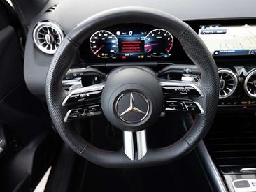 Mercedes GLA 200 — photo 9