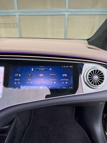 Mercedes EQS 53 — photo 33