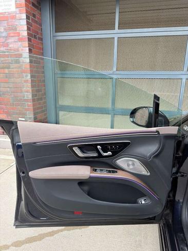 Mercedes EQS 53 — photo 34