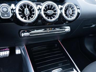 Mercedes GLA 200 — photo 15