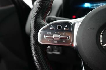 Mercedes GLB 180 AMG Line — photo 22