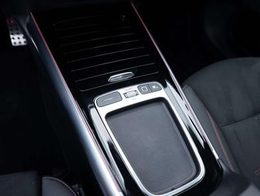 Mercedes GLA 200 — photo 16