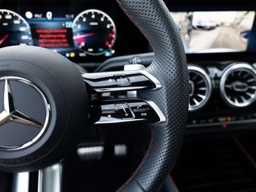 Mercedes GLA 200 — photo 17