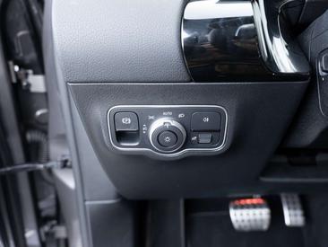 Mercedes GLA 200 — photo 20