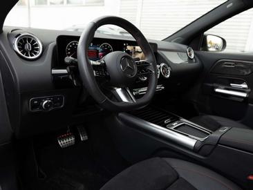 Mercedes GLA 200 — photo 21