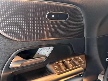 Mercedes GLA 200 — photo 16